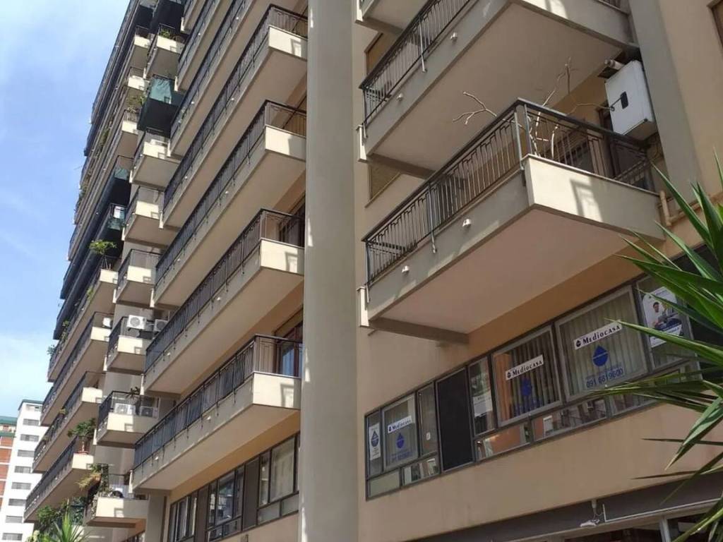 appartamento in vendita a Palermo in zona Malaspina/Palagonia