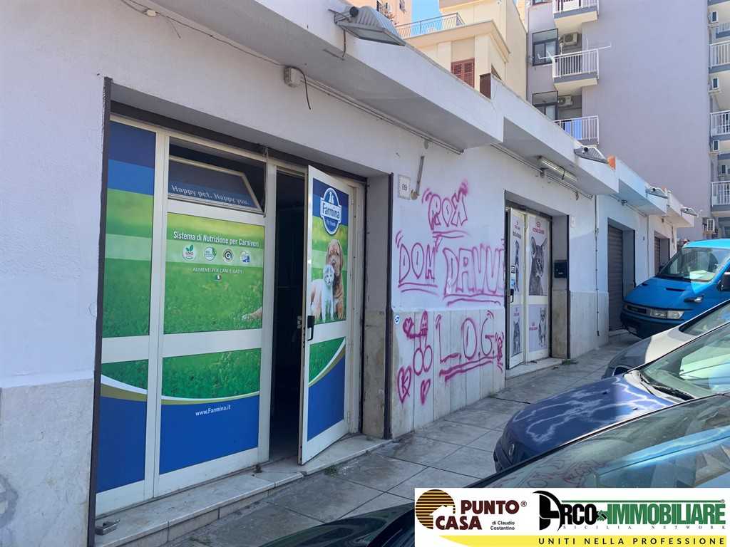 locale commerciale in vendita a Palermo in zona Calatafimi / Cuba