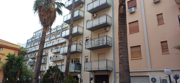 appartamento in vendita a Palermo in zona Zisa