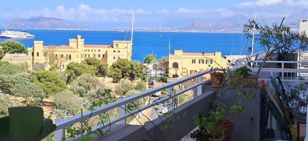 appartamento in vendita a Palermo in zona Arenella/Vergine Maria
