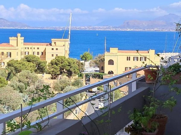 appartamento in vendita a Palermo in zona Arenella/Vergine Maria