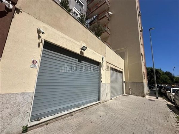locale commerciale in vendita a Palermo in zona Uditore
