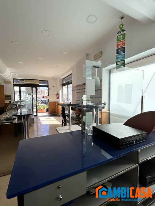 locale commerciale in vendita a Palermo in zona Oreto