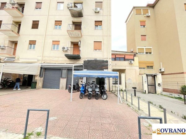 negozio in vendita a Palermo in zona Montegrappa / Santa Rosalia
