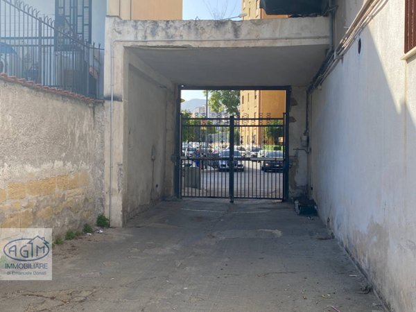 locale di sgombero in vendita a Palermo in zona Mezzomonreale
