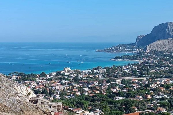 casa indipendente in vendita a Palermo in zona Mondello