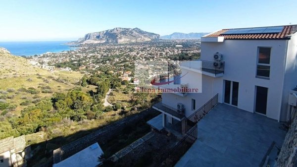 casa indipendente in vendita a Palermo in zona Mondello