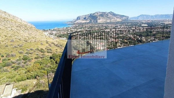 casa indipendente in vendita a Palermo in zona Mondello