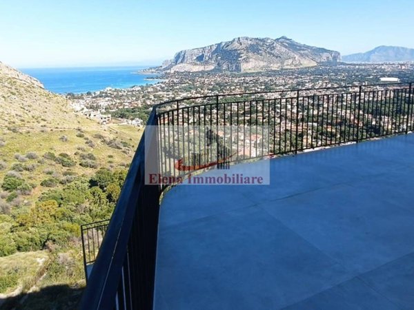 casa indipendente in vendita a Palermo in zona Mondello