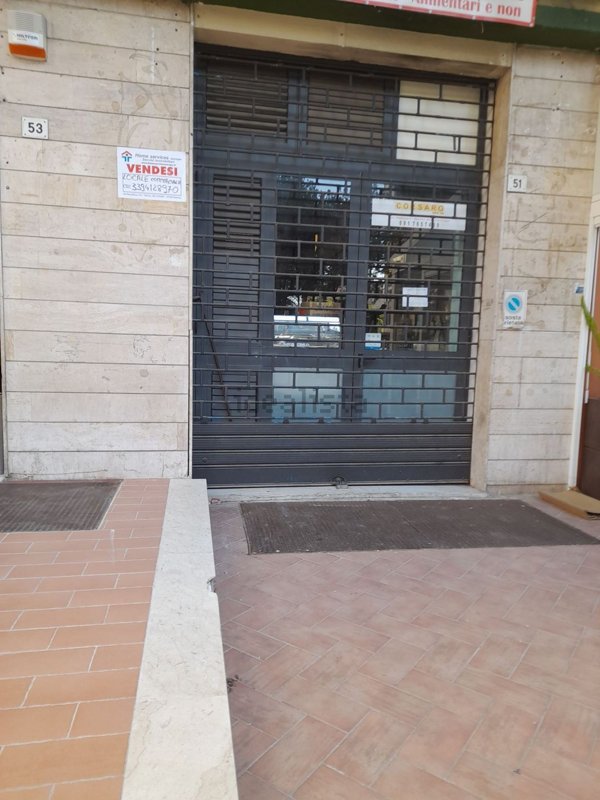 locale commerciale in vendita a Palermo in zona Malaspina/Palagonia