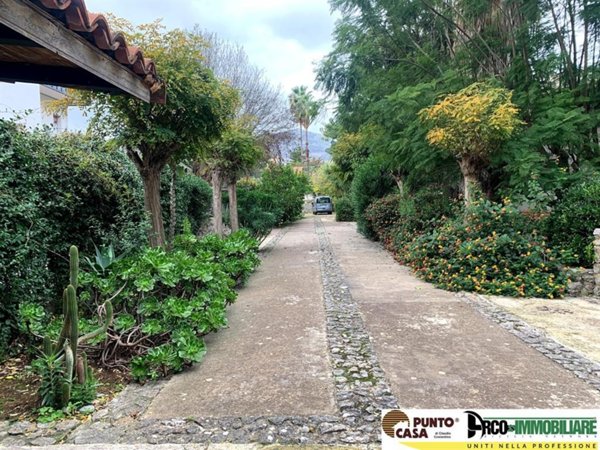 casa indipendente in vendita a Palermo in zona Mondello