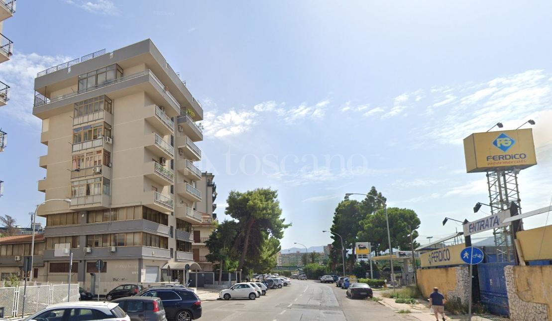 appartamento in vendita a Palermo in zona Malaspina/Palagonia