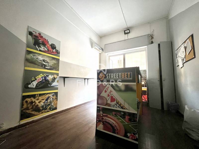 negozio in vendita a Palermo in zona Malaspina/Palagonia