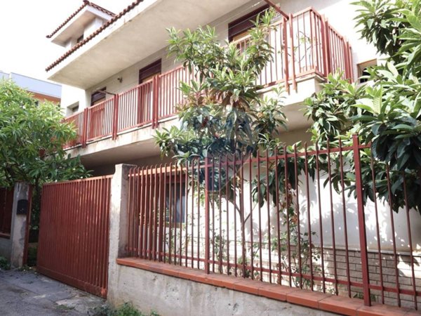 casa indipendente in vendita a Palermo in zona Chiavelli