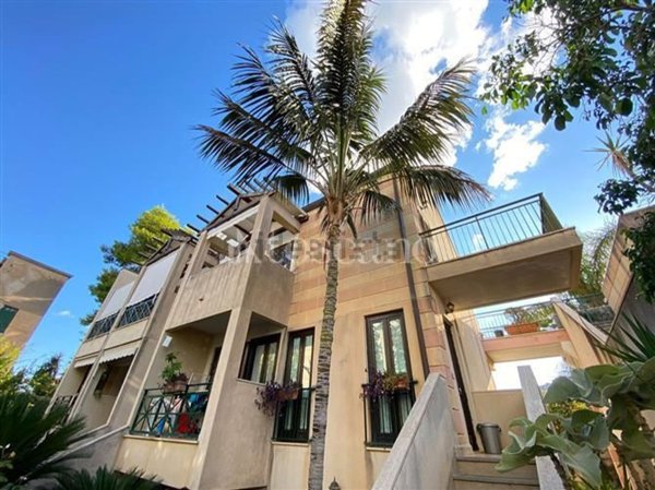 casa indipendente in vendita a Palermo in zona Mondello