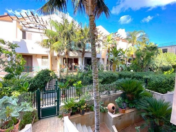 casa indipendente in vendita a Palermo in zona Mondello
