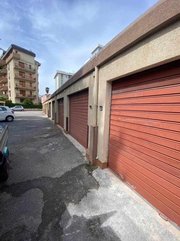 locale di sgombero in vendita a Palermo in zona Uditore