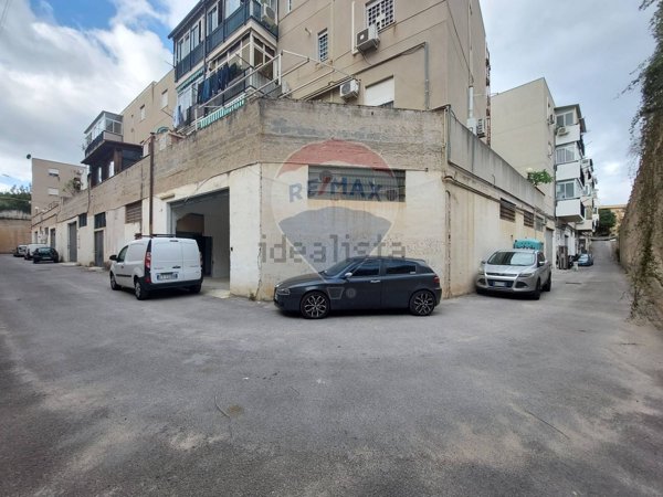 locale di sgombero in vendita a Palermo in zona Villagrazia/Falsomiele