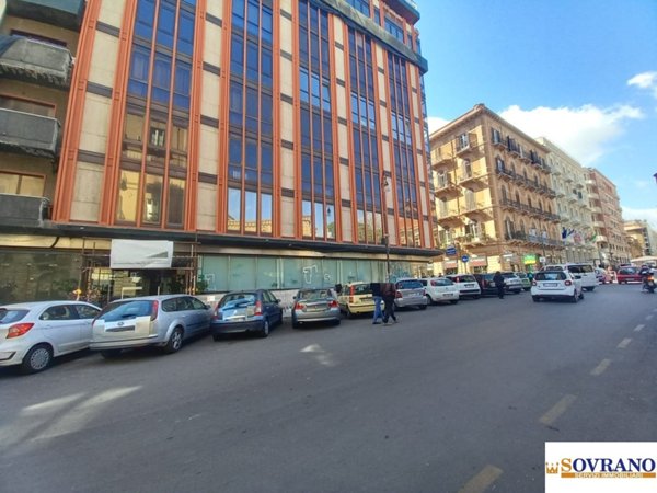 locale commerciale in vendita a Palermo in zona Politeama