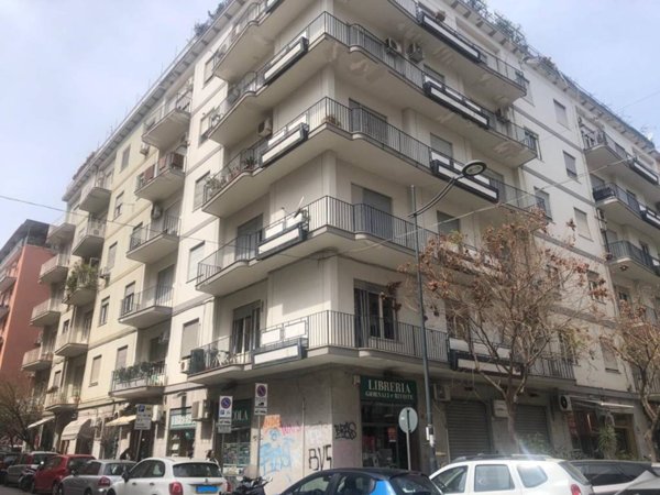 negozio in vendita a Palermo in zona Politeama
