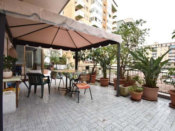 appartamento in vendita a Palermo in zona Malaspina/Palagonia