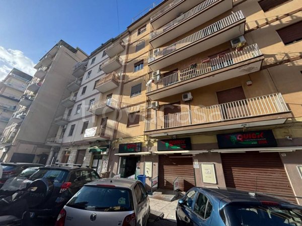 negozio in vendita a Palermo in zona Malaspina/Palagonia