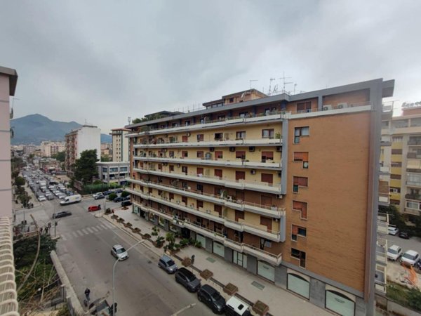 appartamento in vendita a Palermo in zona Politeama