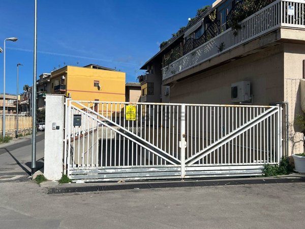 locale di sgombero in vendita a Palermo