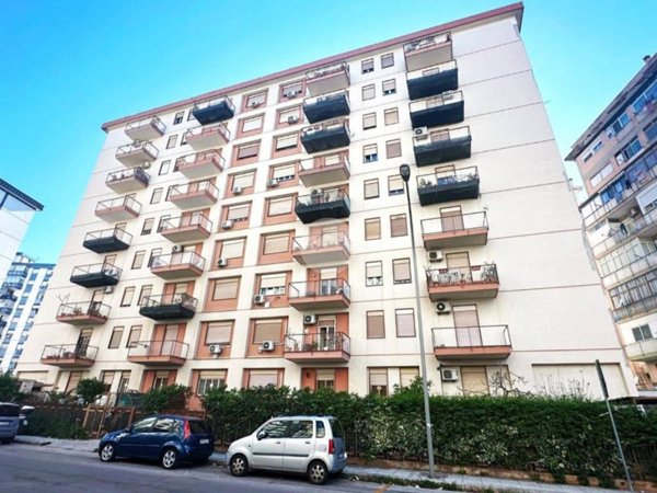 appartamento in vendita a Palermo in zona Montegrappa / Santa Rosalia