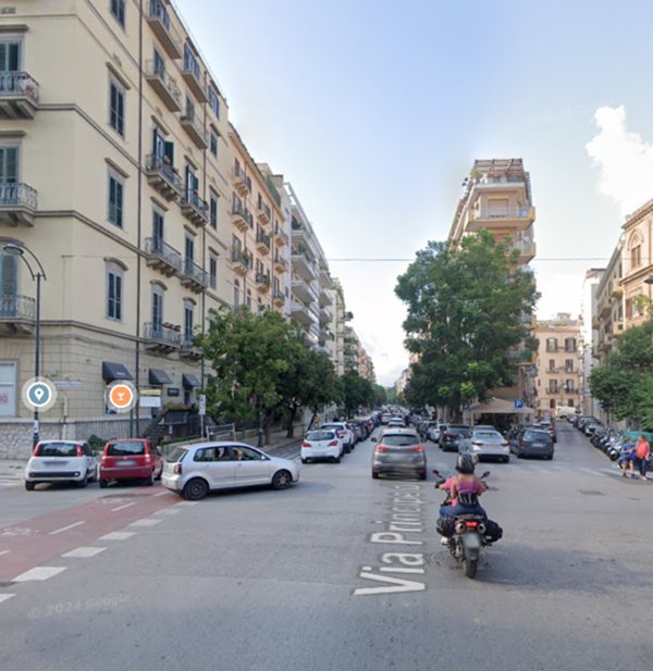 negozio in vendita a Palermo in zona Politeama