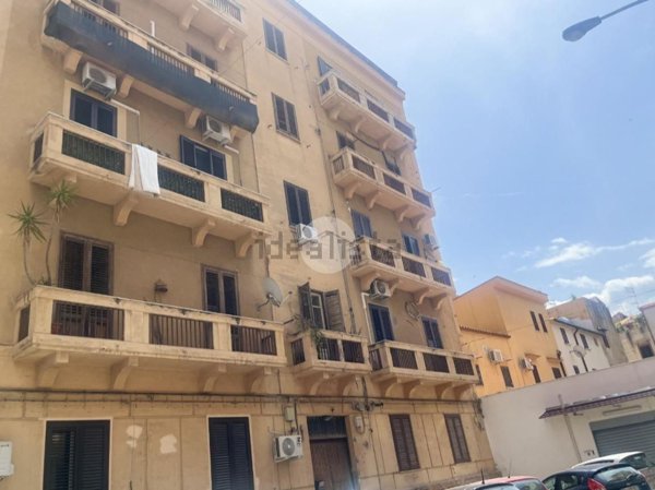 appartamento in vendita a Palermo in zona Zisa