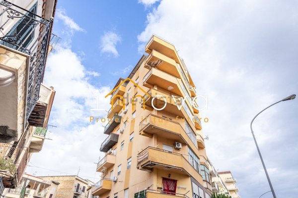 appartamento in vendita a Palermo in zona Montegrappa / Santa Rosalia