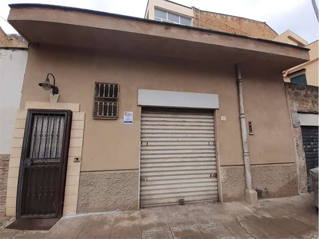 locale commerciale in vendita a Palermo in zona Settecannoli