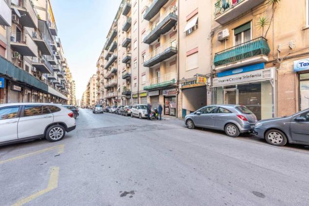 locale commerciale in vendita a Palermo in zona Malaspina/Palagonia
