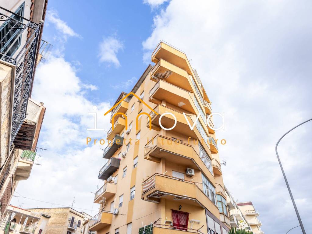 appartamento in vendita a Palermo in zona Montegrappa / Santa Rosalia