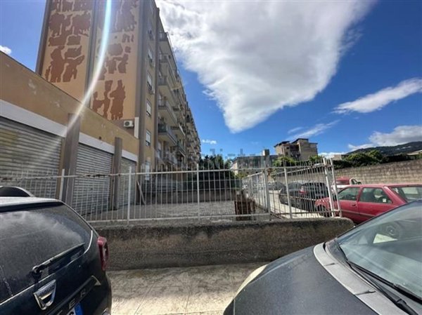 locale commerciale in vendita a Palermo in zona Altarello