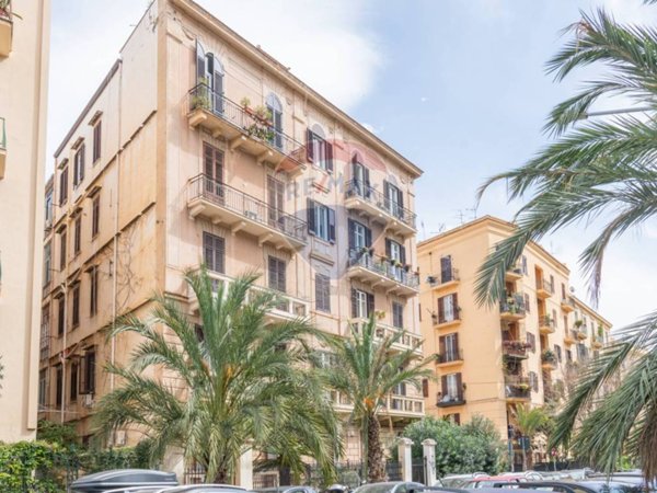 appartamento in vendita a Palermo in zona Zisa