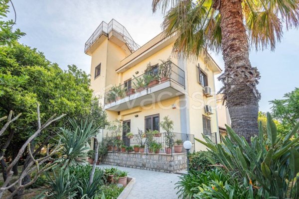 casa indipendente in vendita a Palermo in zona Mondello