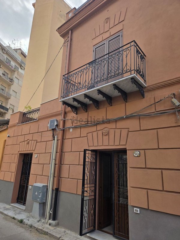 appartamento in vendita a Palermo in zona Zisa