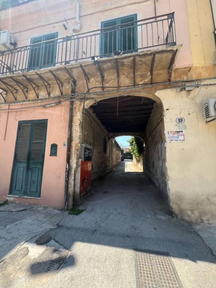 appartamento in vendita a Palermo in zona Zisa