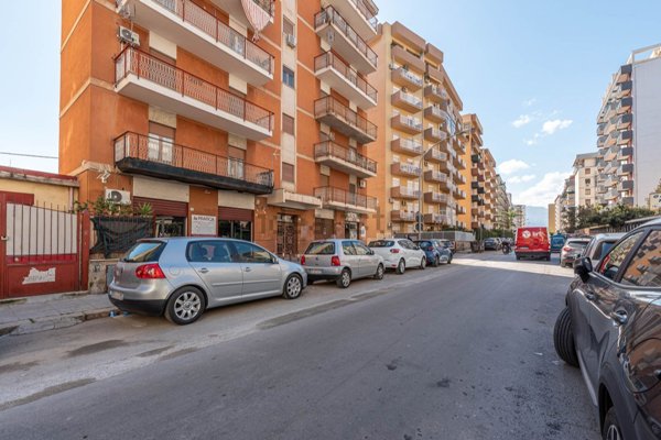 appartamento in vendita a Palermo in zona Montegrappa / Santa Rosalia