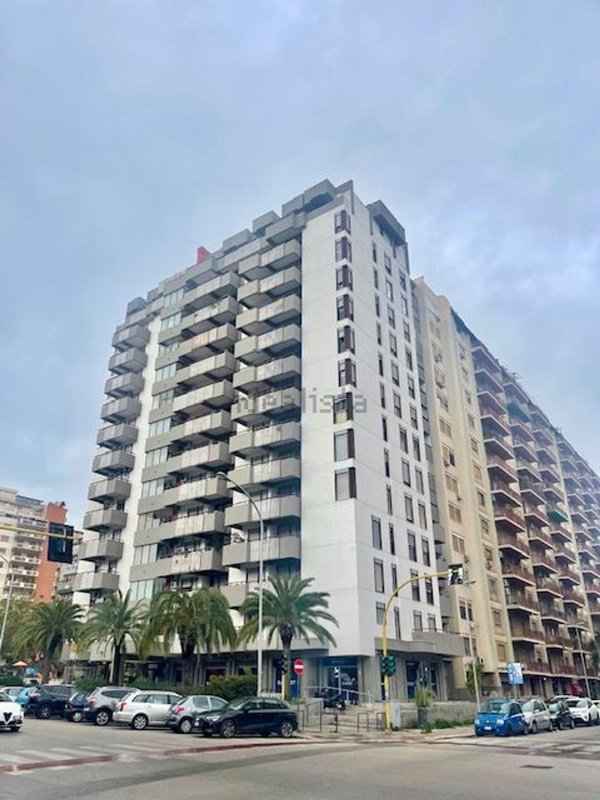 appartamento in vendita a Palermo in zona Malaspina/Palagonia