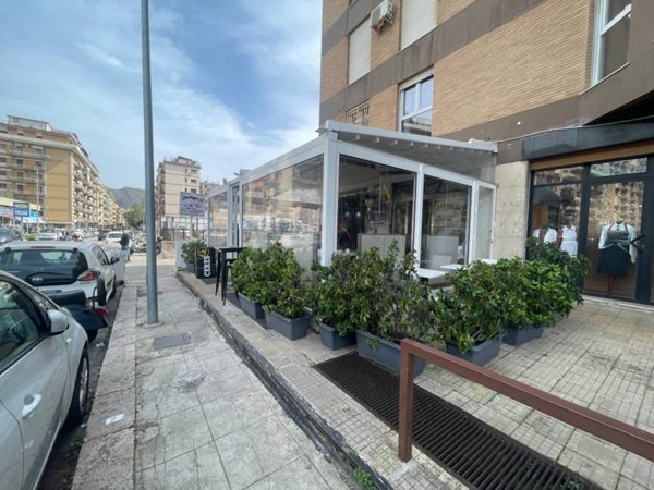 negozio in vendita a Palermo in zona Malaspina/Palagonia