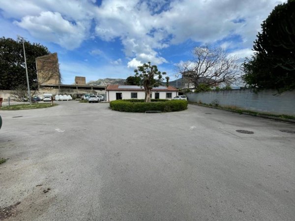 negozio in vendita a Palermo in zona Pallavicino