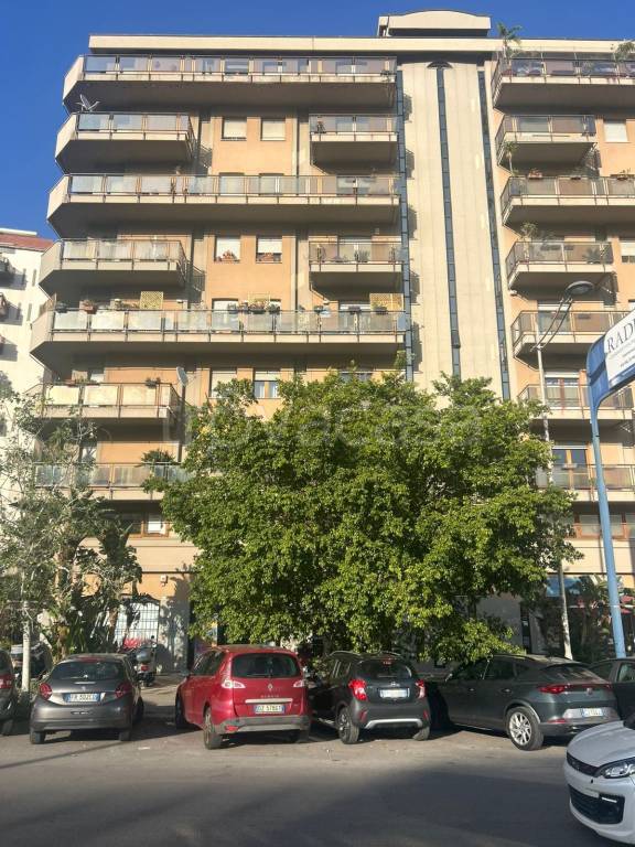 locale commerciale in vendita a Palermo