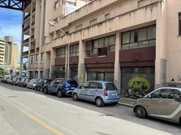 locale commerciale in vendita a Palermo