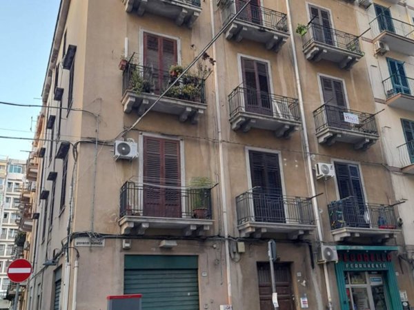 appartamento in vendita a Palermo in zona Malaspina/Palagonia