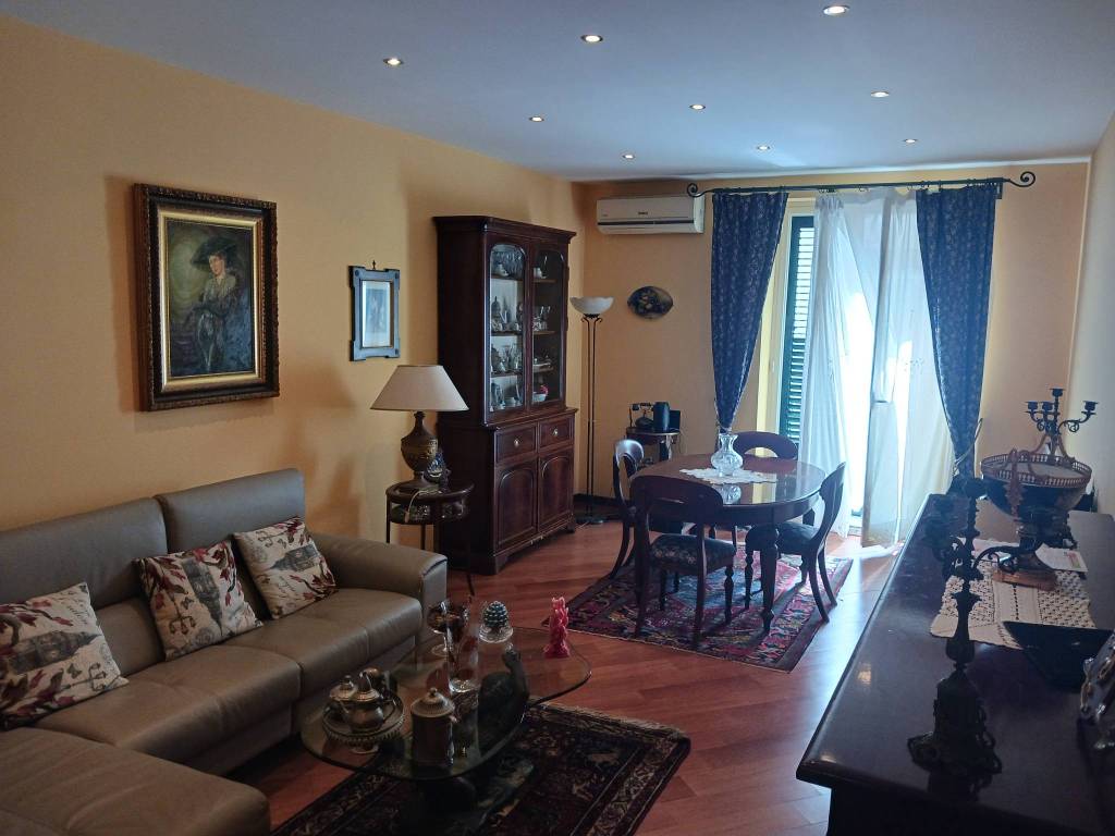 appartamento in vendita a Palermo in zona Malaspina/Palagonia