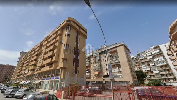appartamento in vendita a Palermo in zona Malaspina/Palagonia