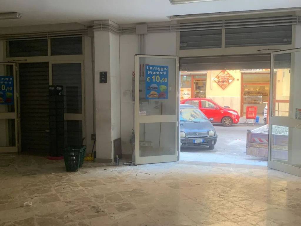 locale commerciale in vendita a Palermo in zona Oreto